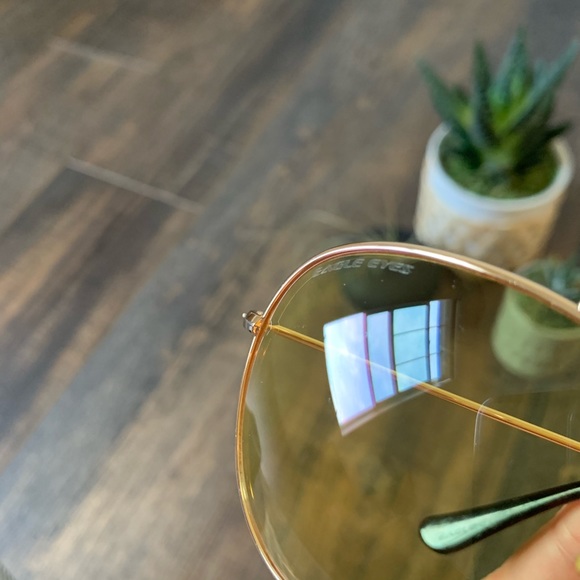 Yellow Eagle Eye Aviators with Gold Frame - Picture 3 of 3